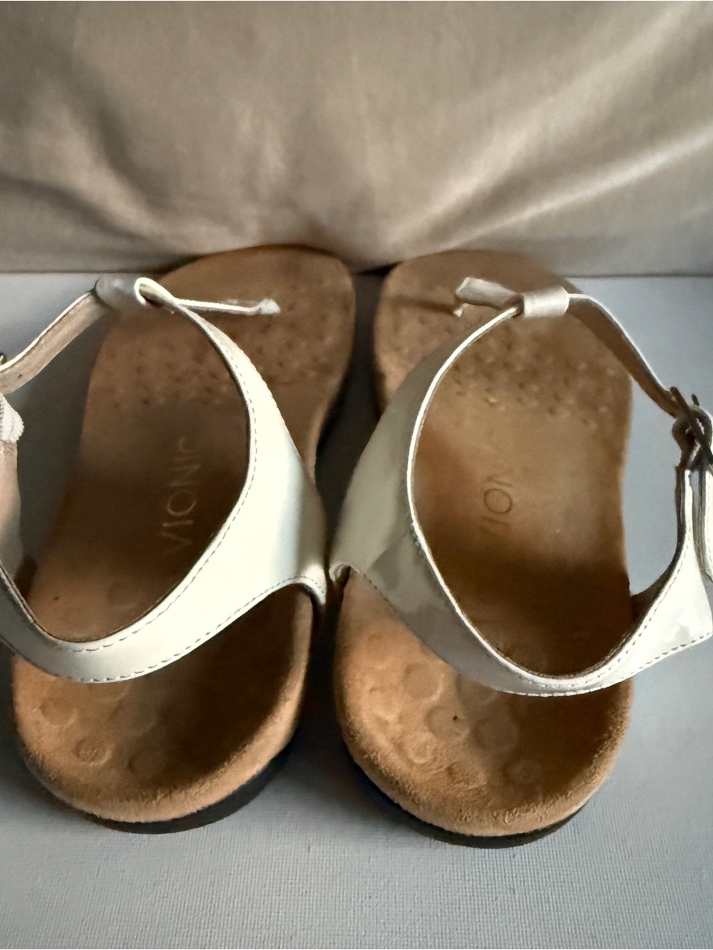 Vionic White Women's White Leather Kirra Strap Thong Sandals Size 6 - Picture 10 of 14